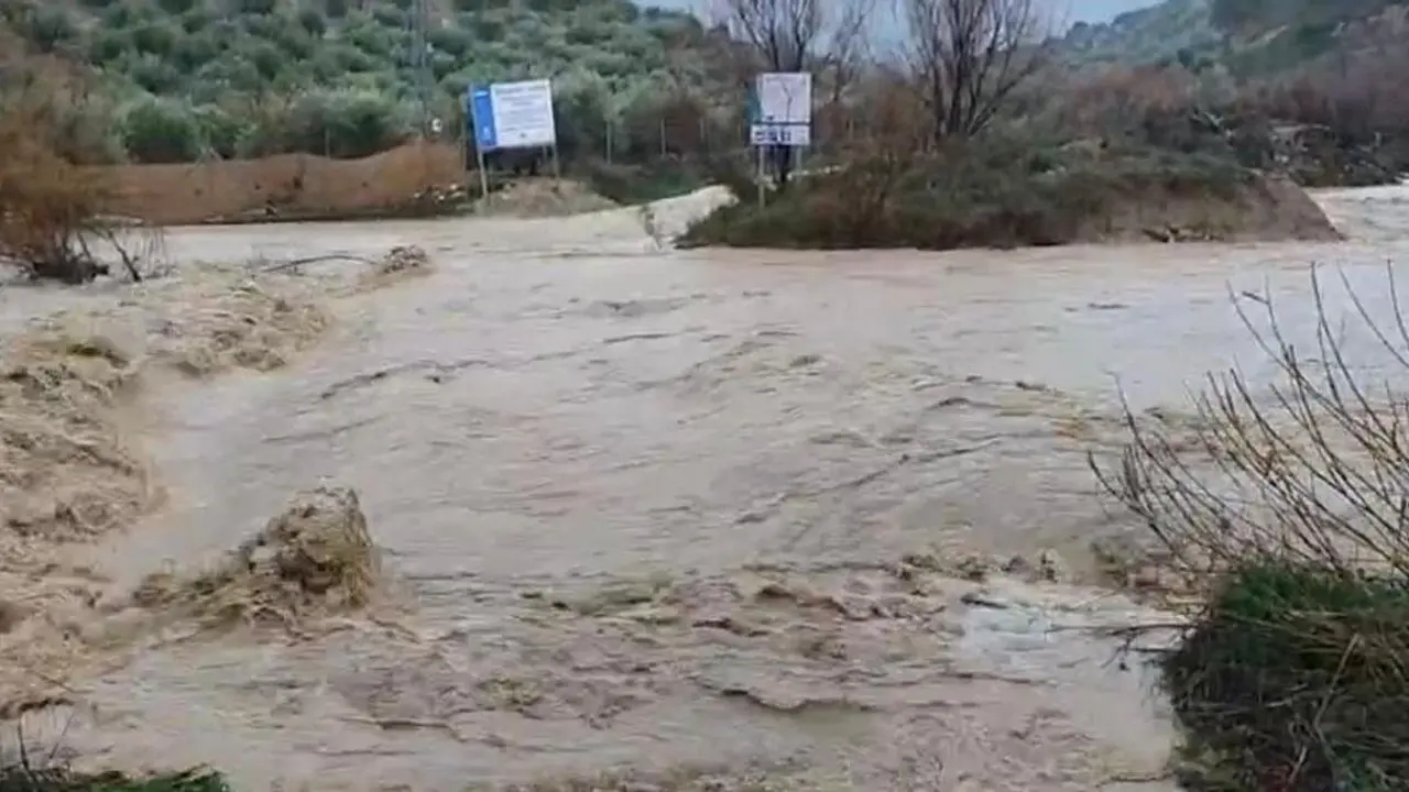 El r&iacute;o Zagrilla se desborda en Priego