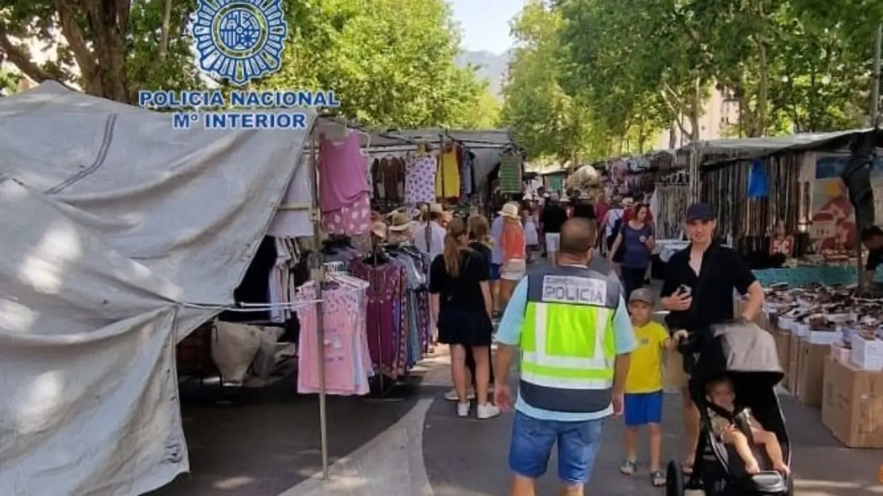 Imagen de archvio de un  mercadillo en Marbella./CNP.