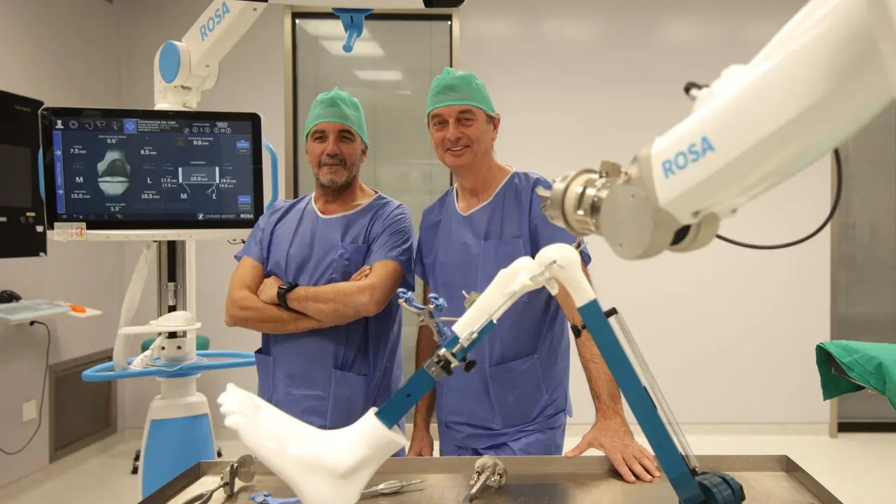 El doctor Fernando Mozo junto al doctor  Pablo Navarro.