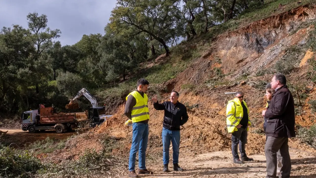 Visita a las obras de la HU-7100, que une Almonaster la Real con Gil M&aacute;rquez y Valdelamusa. | Dipu.