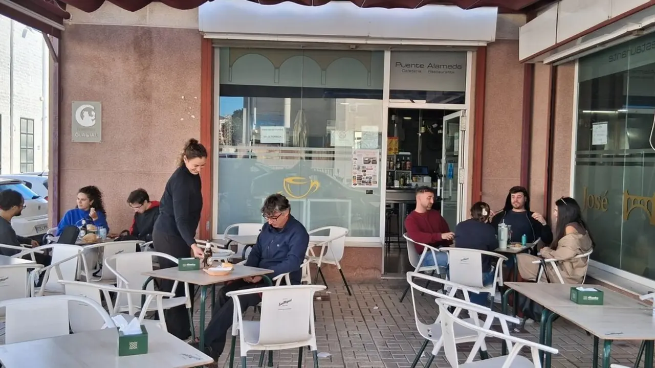 El sector servicios acapara mano de obra femenina./Arroyo.