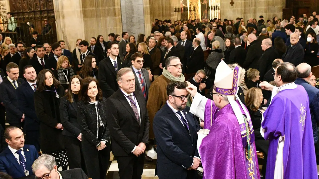 Miles de jiennenses inician la Cuaresma bajo el signo de la ceniza. - Foto: Di&oacute;cesis de Ja&eacute;n.