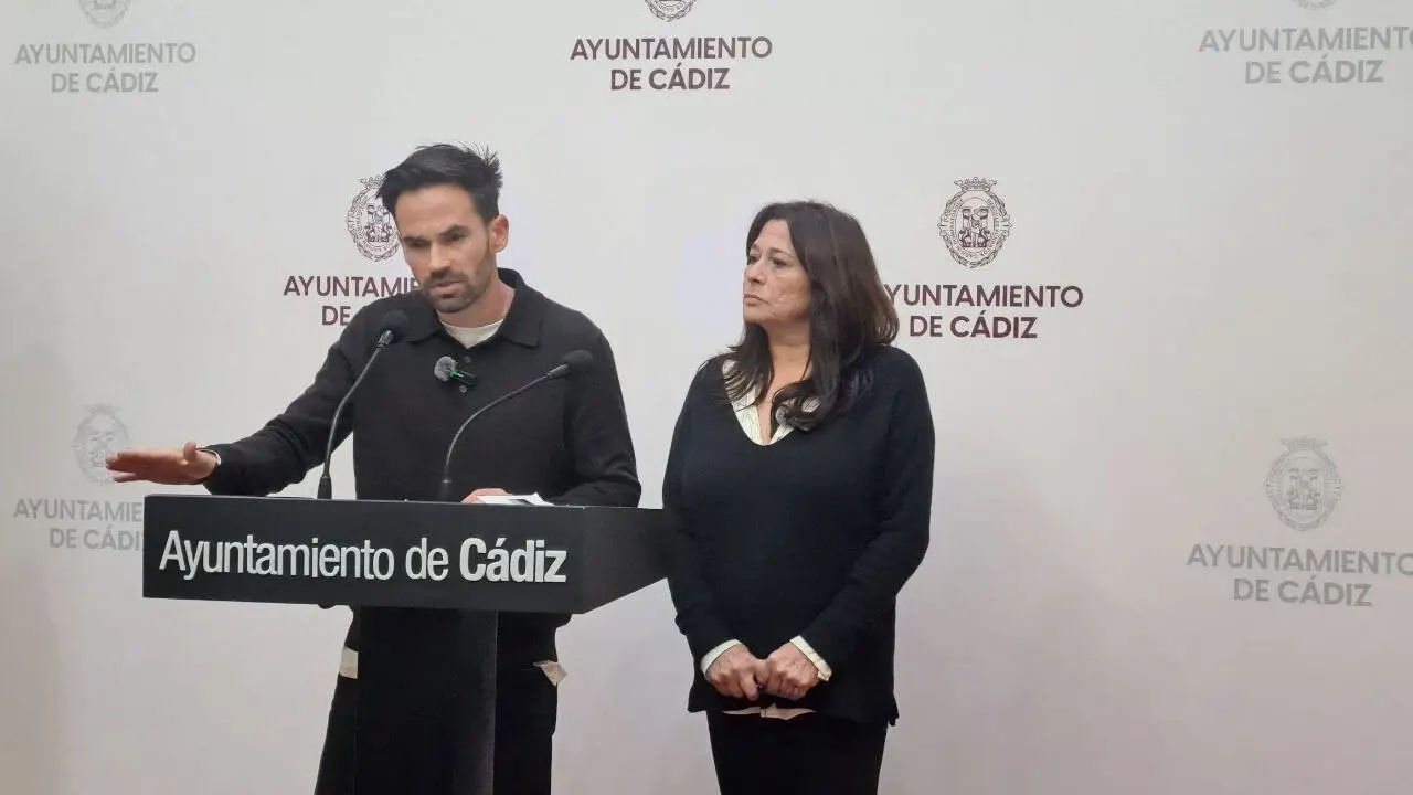 David de la Cruz y Helena Fern&aacute;ndez, en rueda de prensa. VIVA