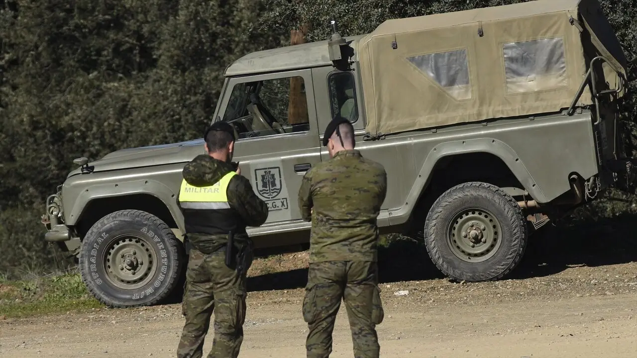 Militares acordonando el lugar donde han sido localizados los dos militares fallecidos en la base de Cerro Muriano.
Fecha: 21/12/2023.-EP