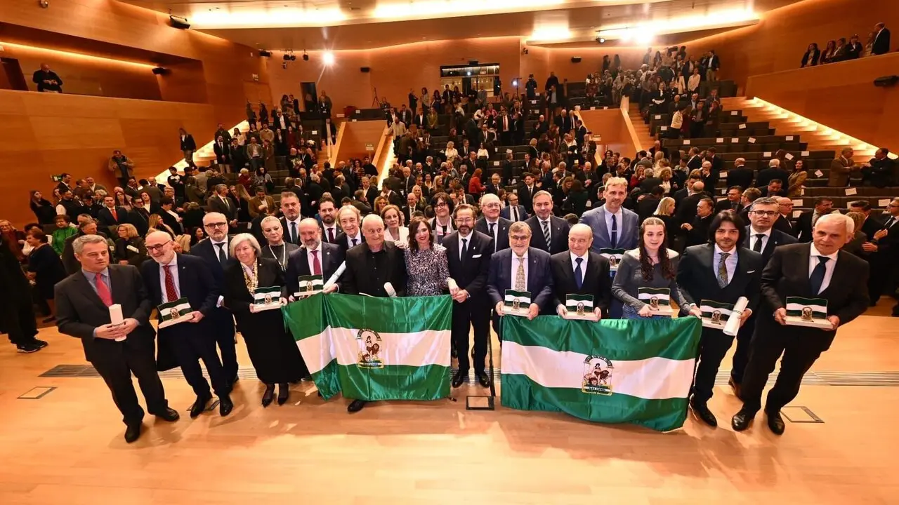 Acto de entrega de banderas de Andaluc&iacute;a en el Parque de las Ciencias de Granada. | Europa Press.