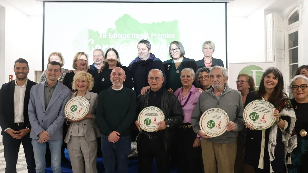 La investigadora Antonia Rodrigo Garc&iacute;a; el abogado Eduardo Mll&aacute;n Alba; la asociaci&oacute;n Amama; y la periodista Luc&iacute;a Mu&ntilde;oz Lucena recibieron los Premios Garc&iacute;a Caparr&oacute;s de la Fundaci&oacute;n Andaluza de Memoria y Cultura | PREMIOS GARC&Iacute;A CAPARR&Oacute;S