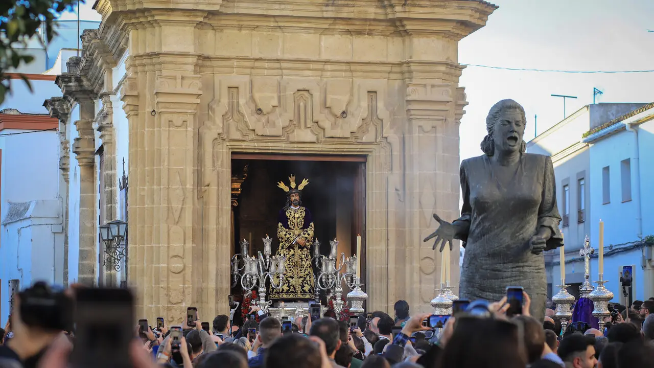 El Se&ntilde;or de la Sentencia a la salida desde su capilla. | Vanesa Lobo