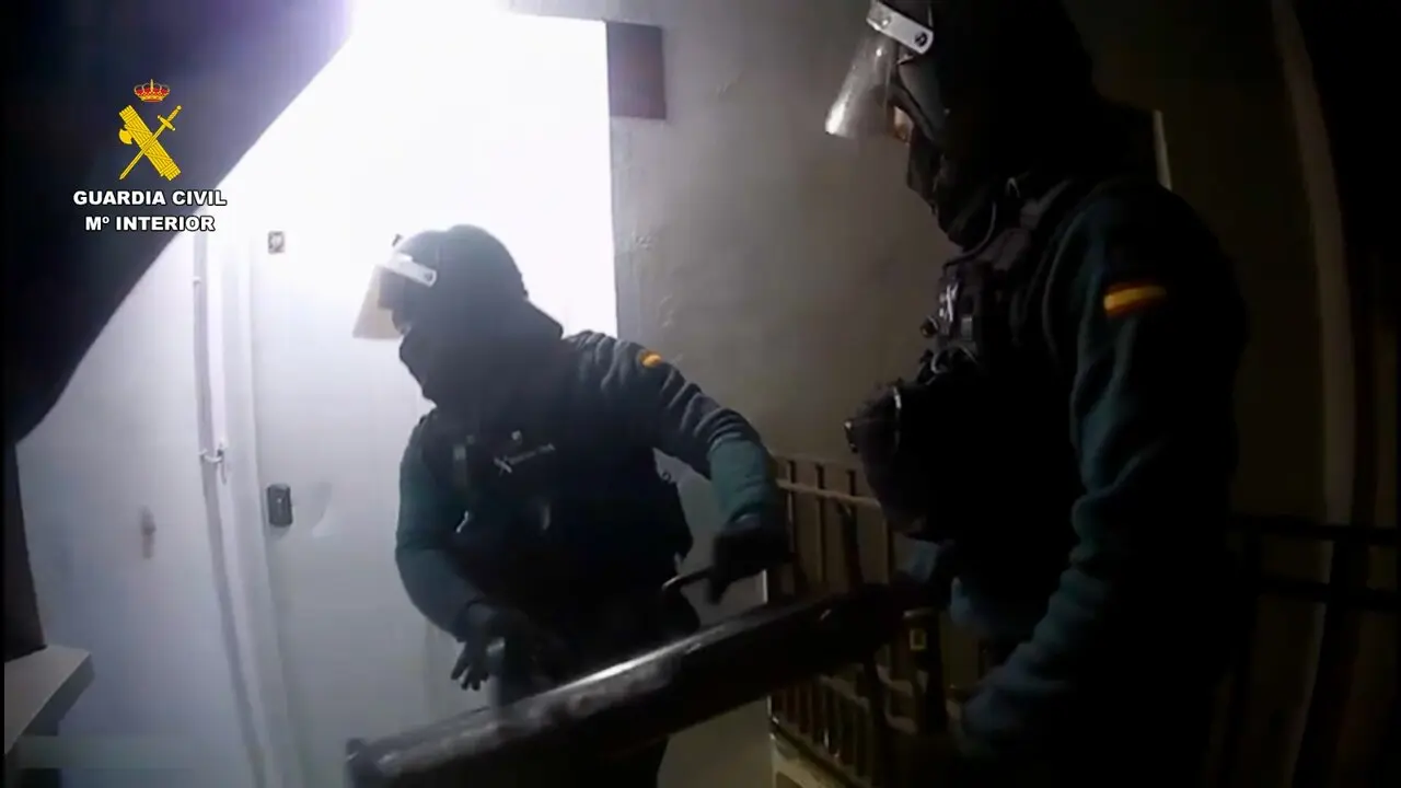 Desarticulado un punto de venta de drogas al menudeo y servicio de &ldquo;tele-coca&rdquo; en Isla Cristina. | Guardia Civil.