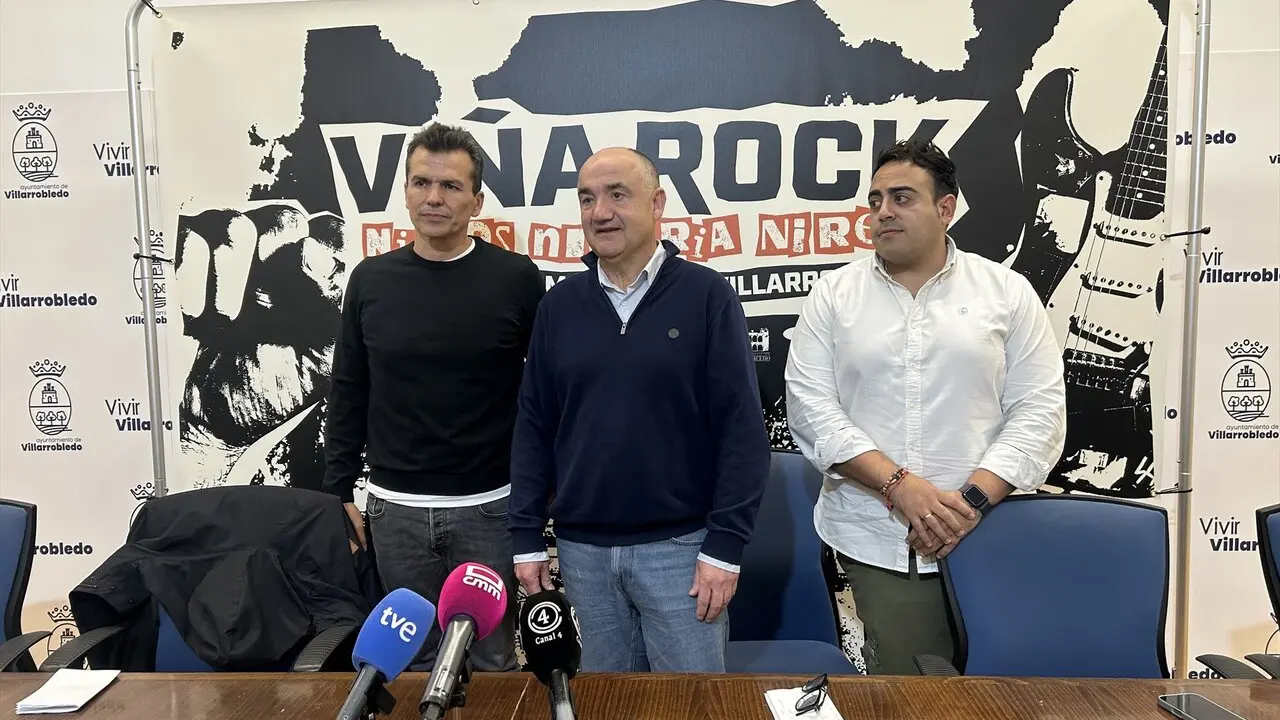 El alcalde de Villarrobledo, Valent&iacute;n Bueno, y el promotor del Vi&ntilde;a Rock, Juan Carlos Guti&eacute;rrez.
- AYUNTAMIENTO DE VILLARROBLEDO