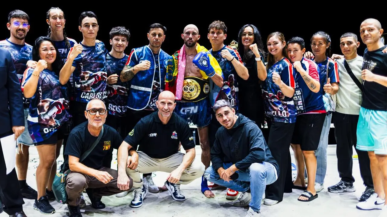 Carlos Coello, junto a su equipo en C&aacute;diz Fight Nigh. | Carlos Coello.