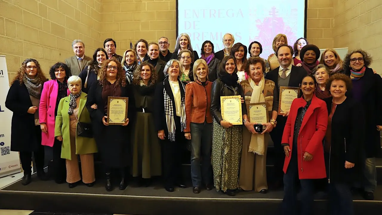 Los Claustros han acogido el acto institucional del D&iacute;a de la Mujer. |  jerez.es