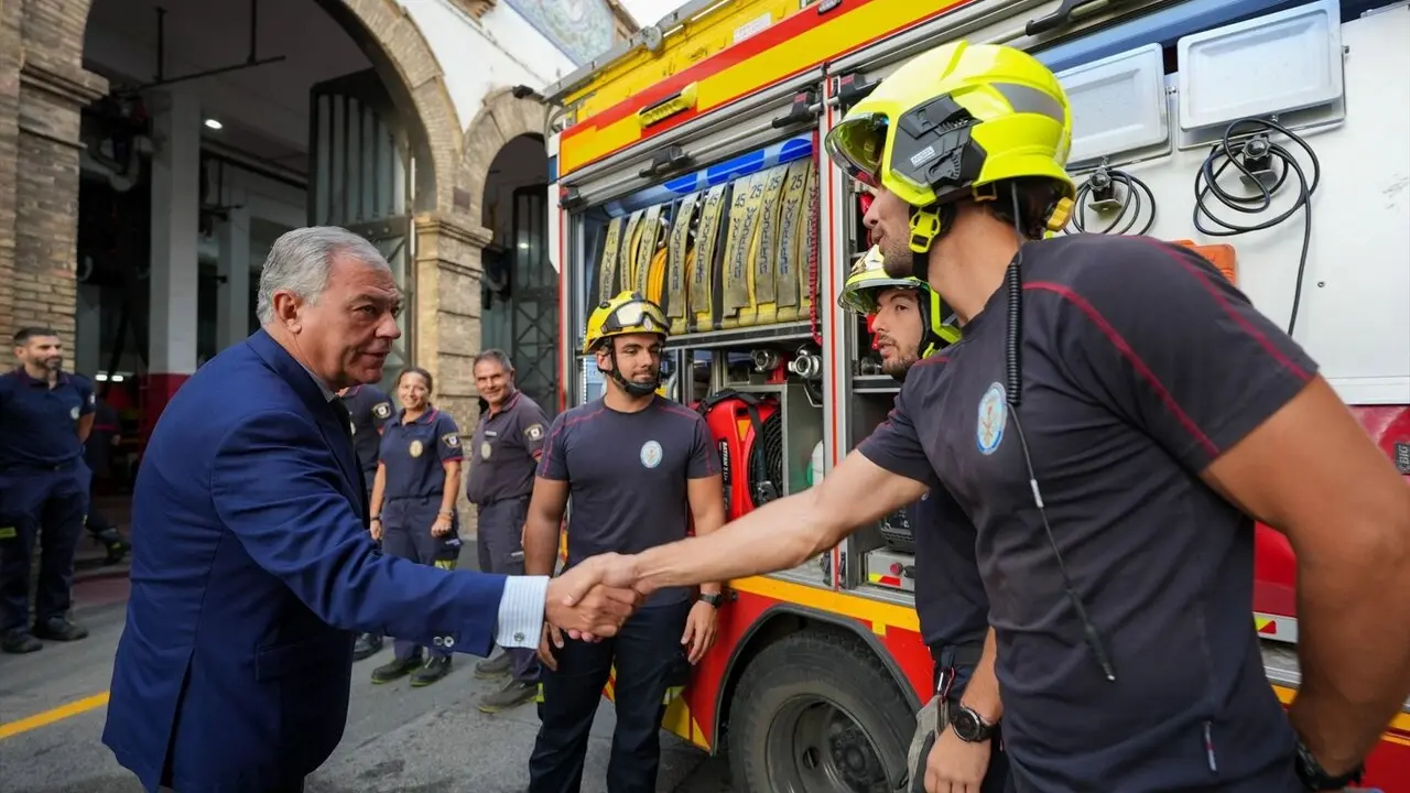EuropaPress_7349146_alcalde_sevilla_jose_luis_sanz_parque_bomberos_ciudad