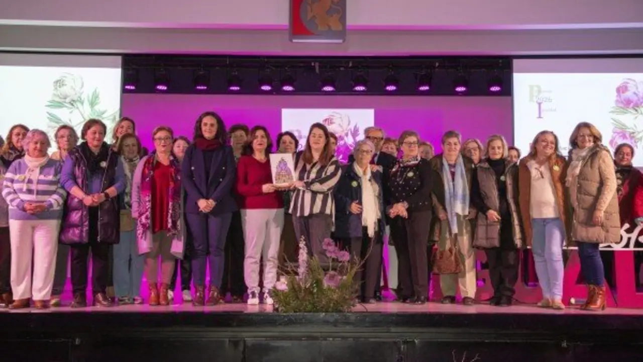 Foto de grupo de las galardonadas en los premios 'C&oacute;rdoba en Igualdad' 2026.