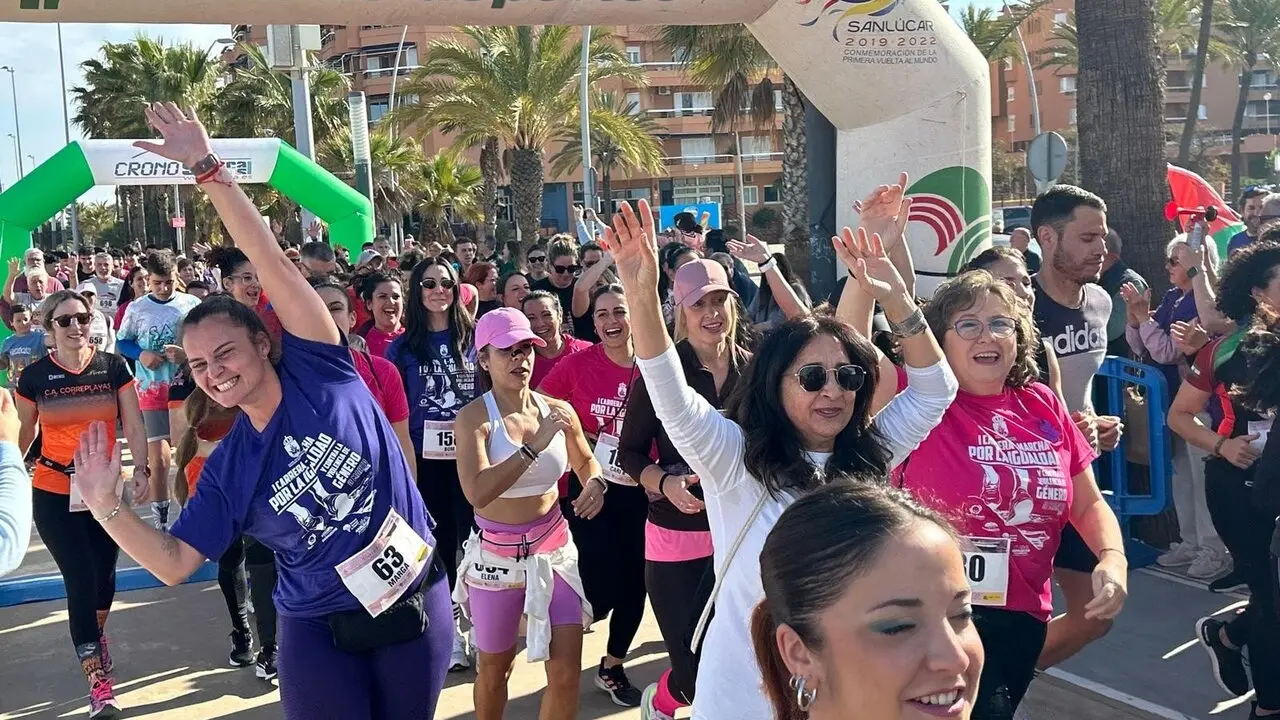 Un momento de la salida de la I Carrera por la Igualdad.