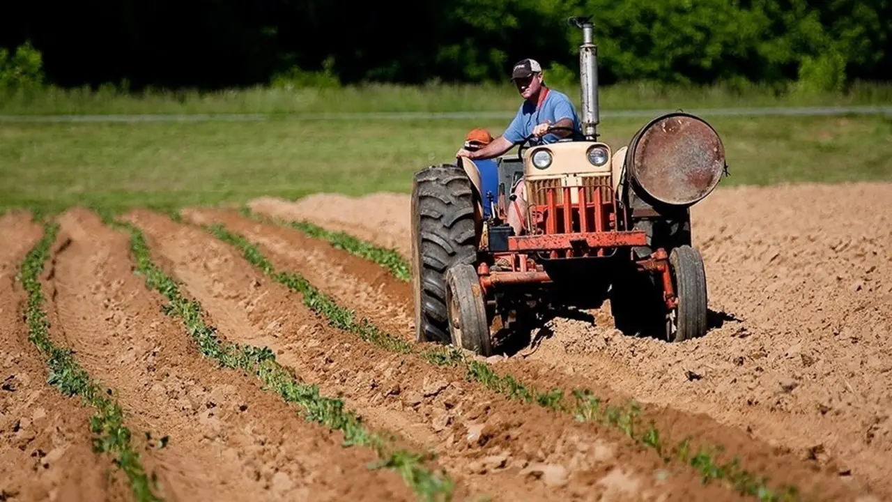 Un agricultor en su tractor en imagen de archivo. | Europa Press.