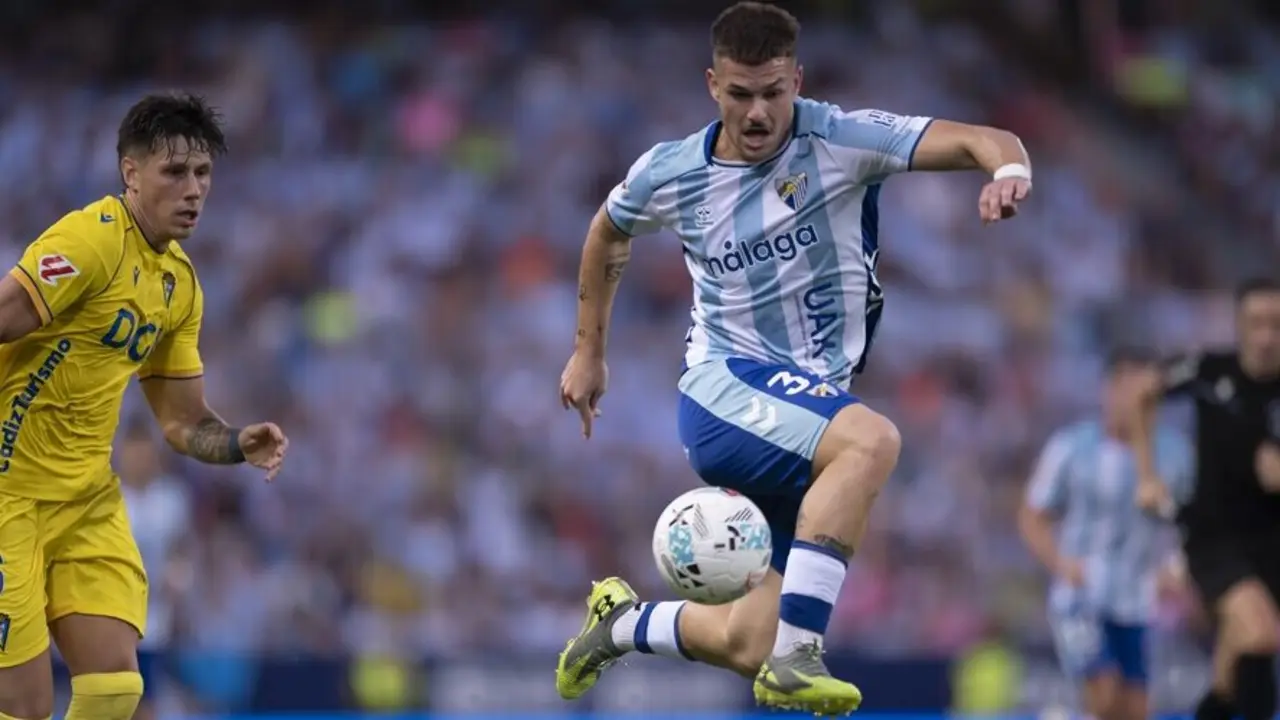 Rafa Rodr&iacute;guez, en el M&aacute;laga CF-C&aacute;diz CF de la ida. / M&Aacute;LAGA CF