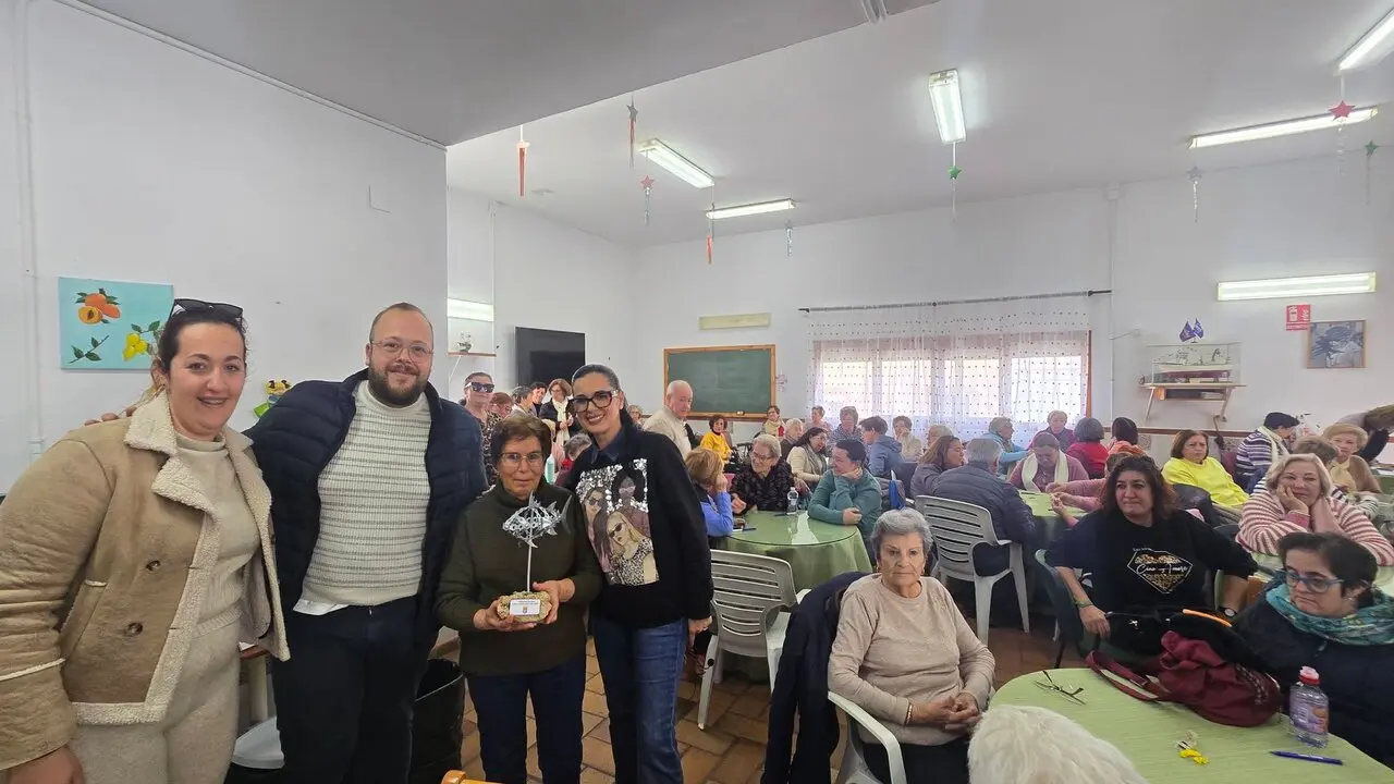 Un homenaje lleno de cari&ntilde;o en el Hogar del Pensionista de Barbate.