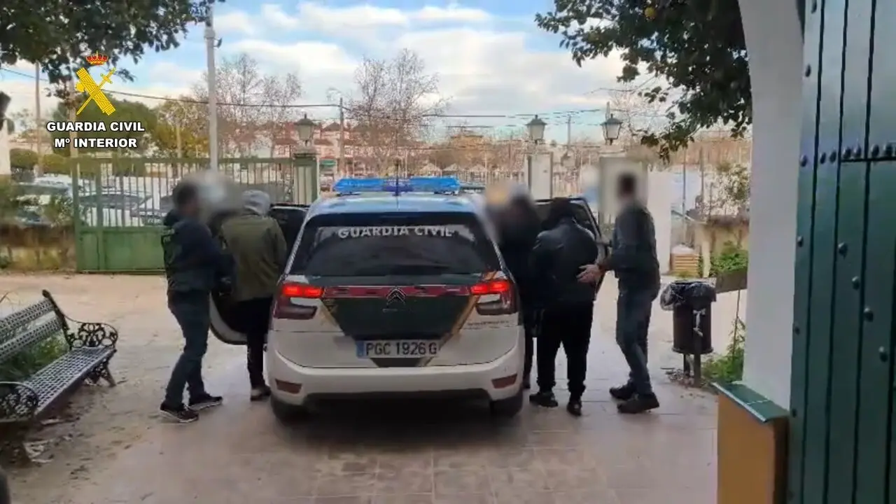 Guardia Civil detiene a los autores de varios robos de veh&iacute;culos en el Aljarafe.| GUARDIA CIVIL