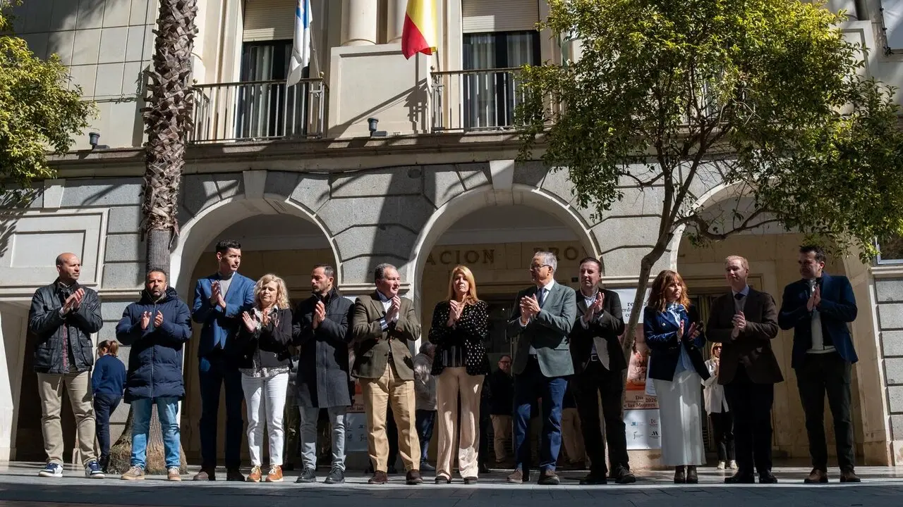 Minuto de silencio por las v&iacute;ctimas del terrorismo. | Dipu.