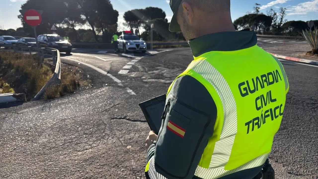 Agente de la Guardia Civil de Tr&aacute;fico.| GUARDIA CIVIL