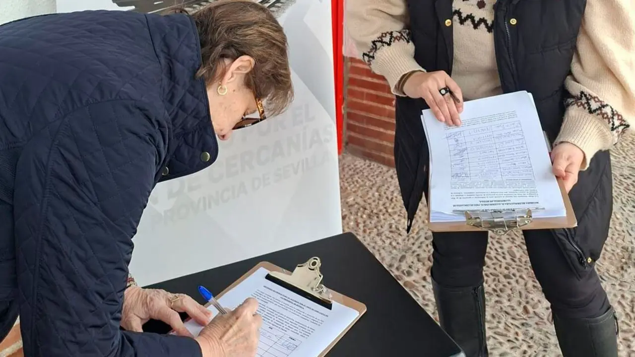 Campaña de recogida de firmas para el 'Acuerdo por el Tren de Cercanías en la provincia de Sevilla' | PP DE SEVILLA