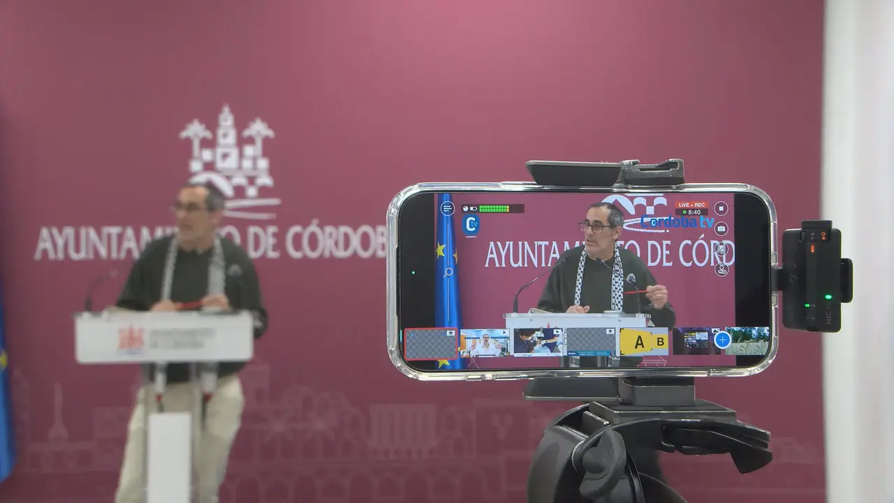 El portavoz municipal de 'Hacemos C&oacute;rdoba', Juan Hidalgo, durante una rueda de prensa