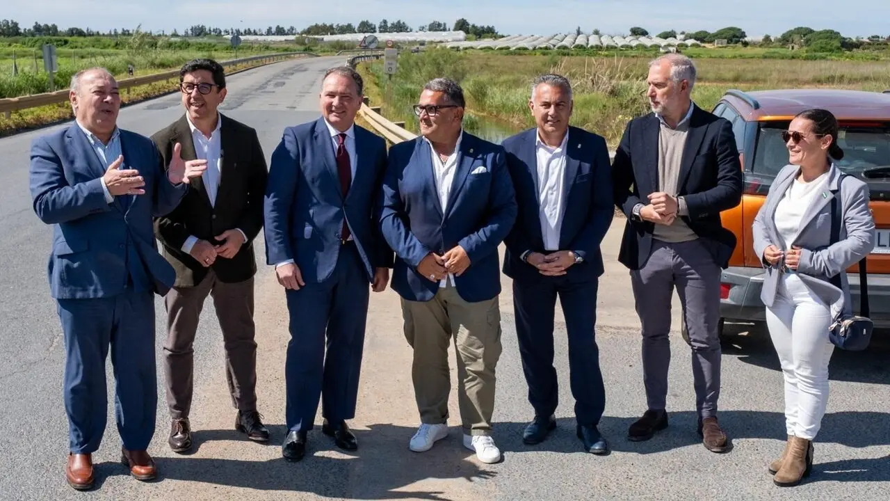 Visita a la carretera provincial HU-3300, en el tramo que conecta La Redondela con Pozo del Camino. | Diputaci&oacute;n Huelva.