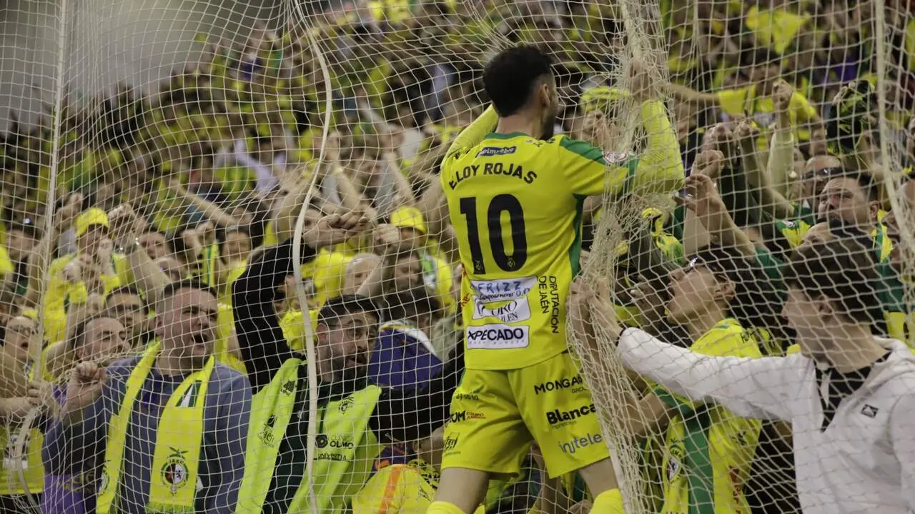 Eloy Rojas celebra un gol con la marea amarilla en la Copa de Espa&ntilde;a. - Foto: Ja&eacute;n FS