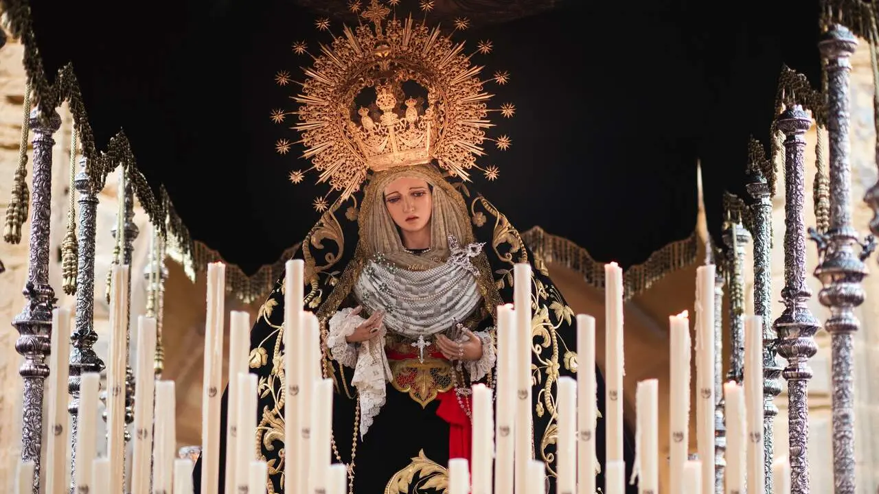 Mar&iacute;a Sant&iacute;sima de la Soledad / Hdad. del Santo Entierro.