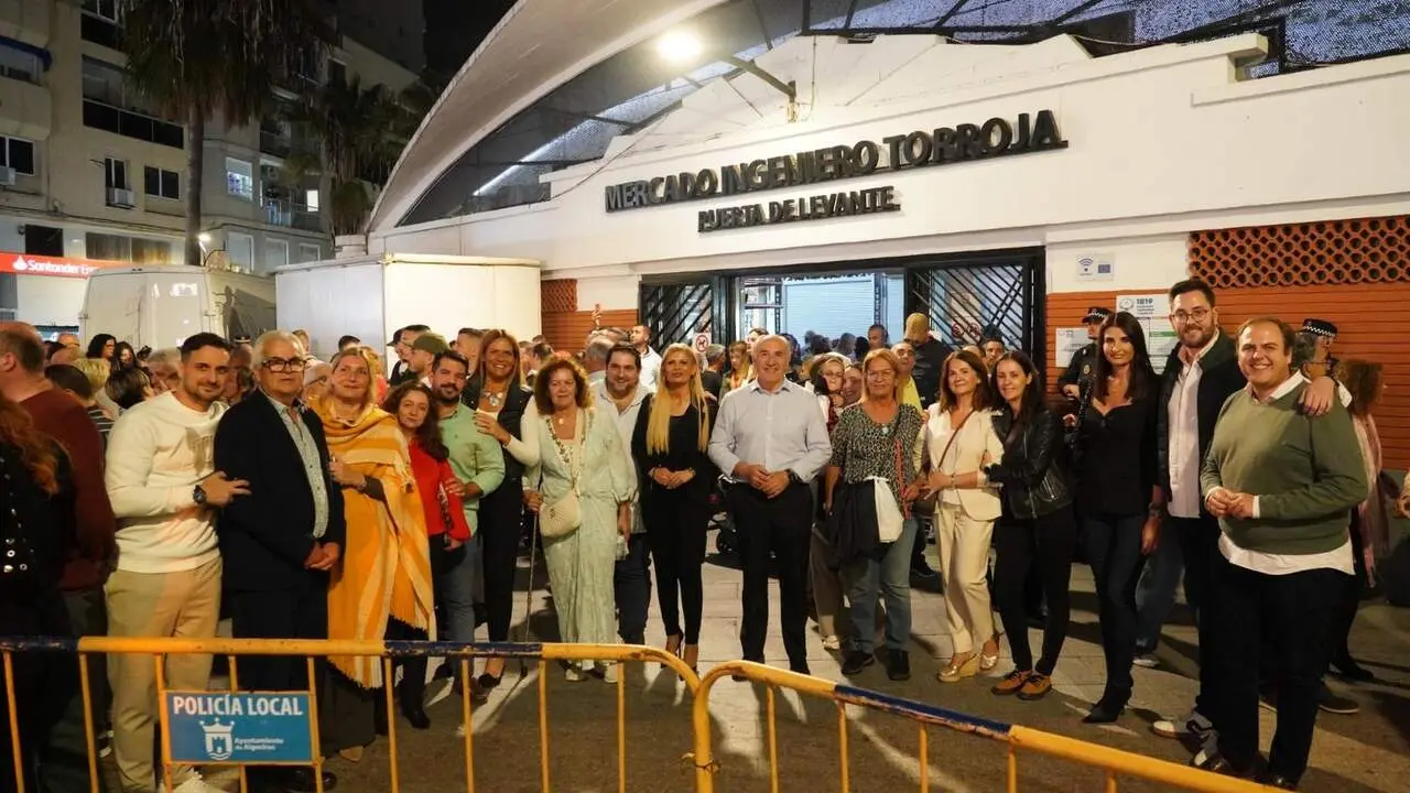 Parte de la corporación municipal durante la pasada noche de Tosantos - Ayto Algeciras