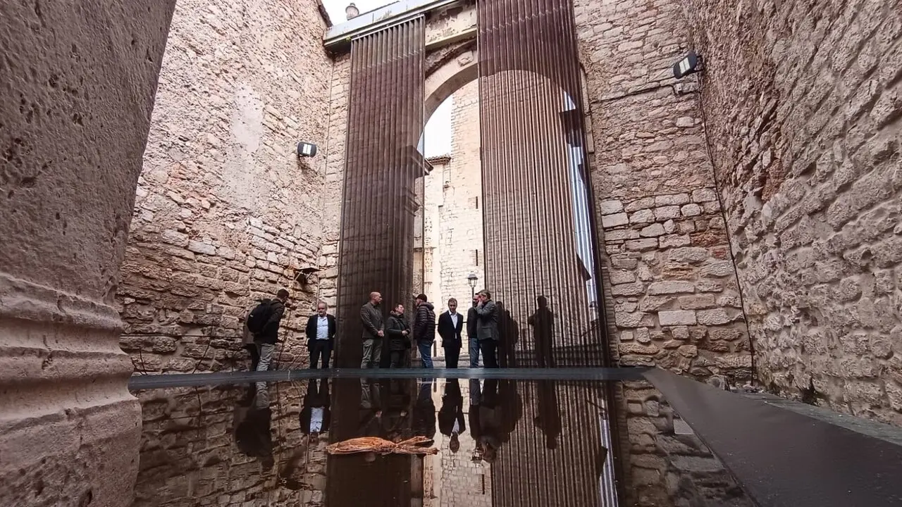 El alcalde de Ja&eacute;n, Julio Mill&aacute;n, ha visitado el raudal con t&eacute;cnicos municipales con Manuel Holgu&iacute;n, de Aqualia, ha estado acompa&ntilde;ado por los concejales de Patrimonio, Jos&eacute; Mar&iacute;a Cano, y del &aacute;rea Econ&oacute;mica y empresas concesionarias, Francisco Lechuga. - Foto. Ayuntamiento.