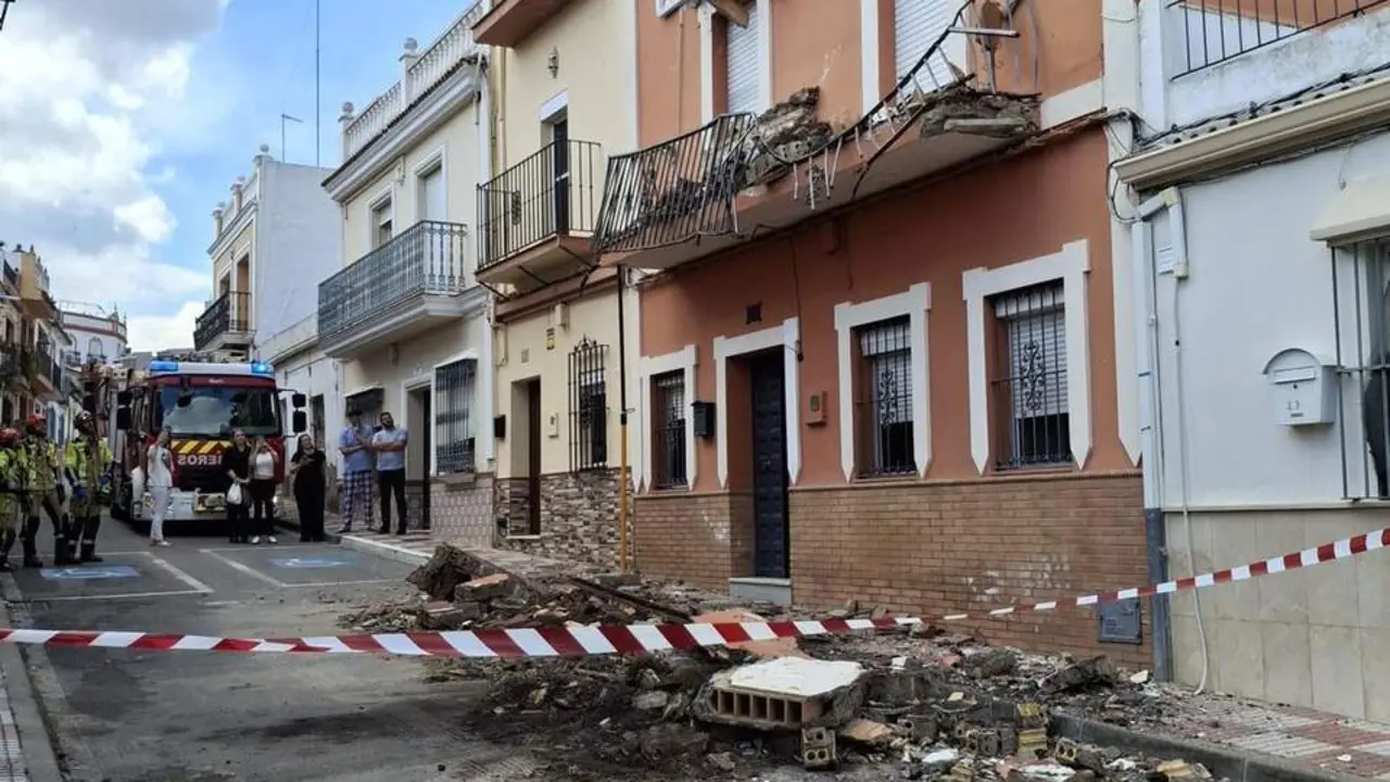 Derrumbe parcial de vivienda en Tomares.| AYTO TOMARES