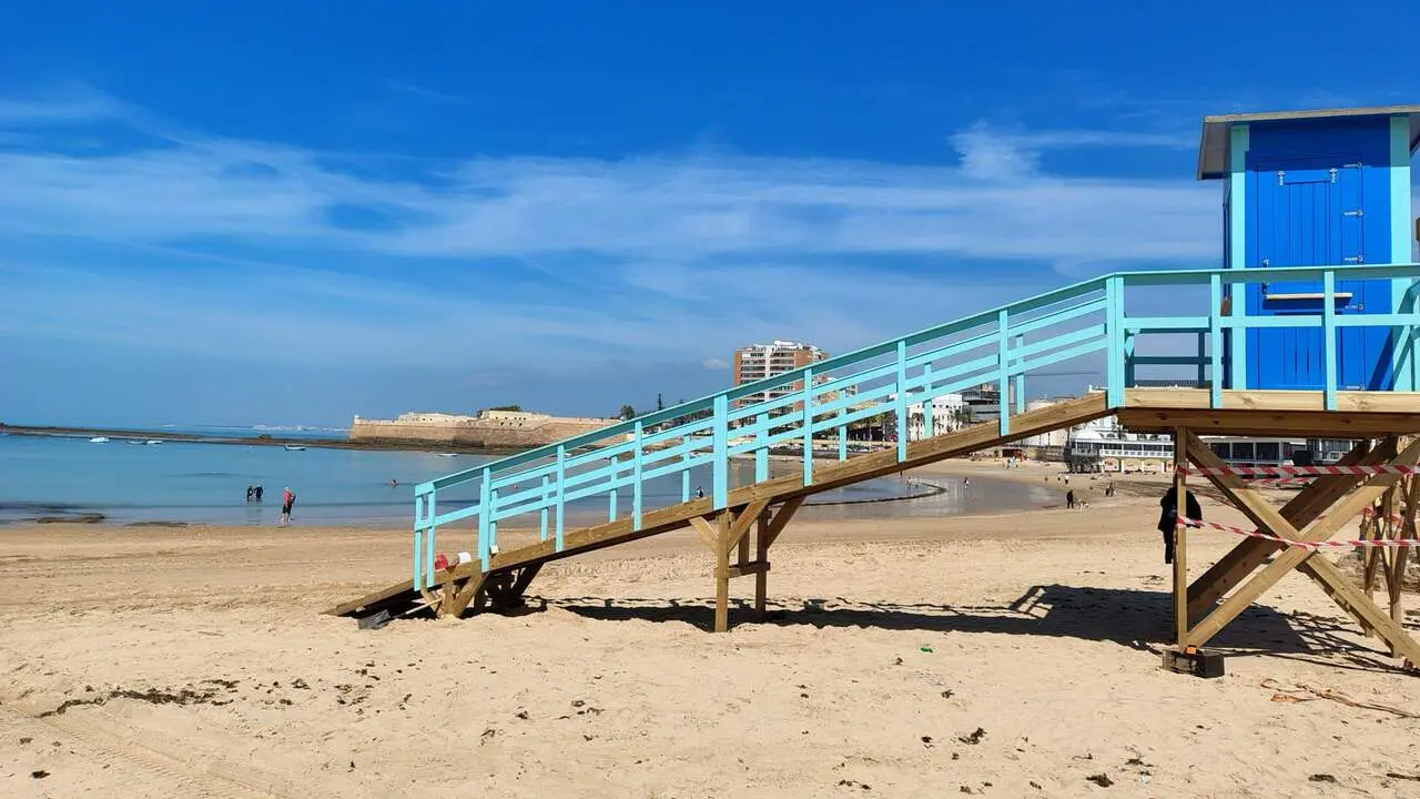 Nuevas torres de salvamento en las playas de C&aacute;diz. VIVA