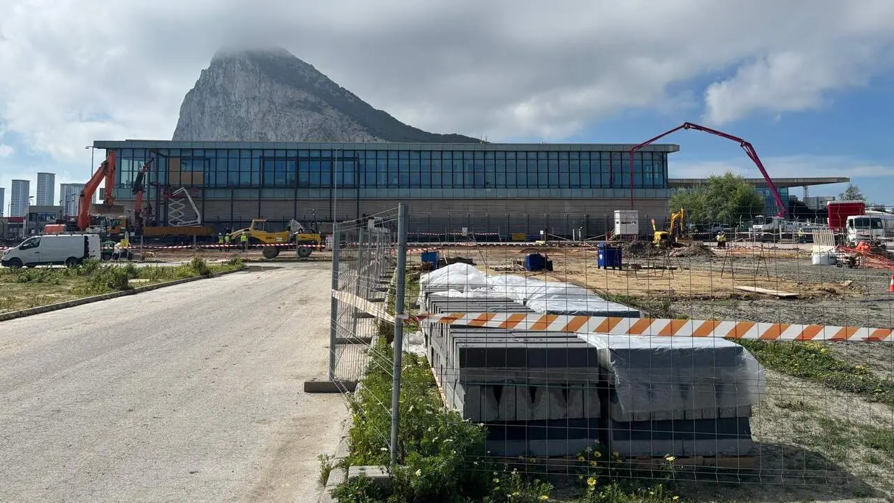 Obras en marcha junto al aeropuerto de Gibraltar - J.M.