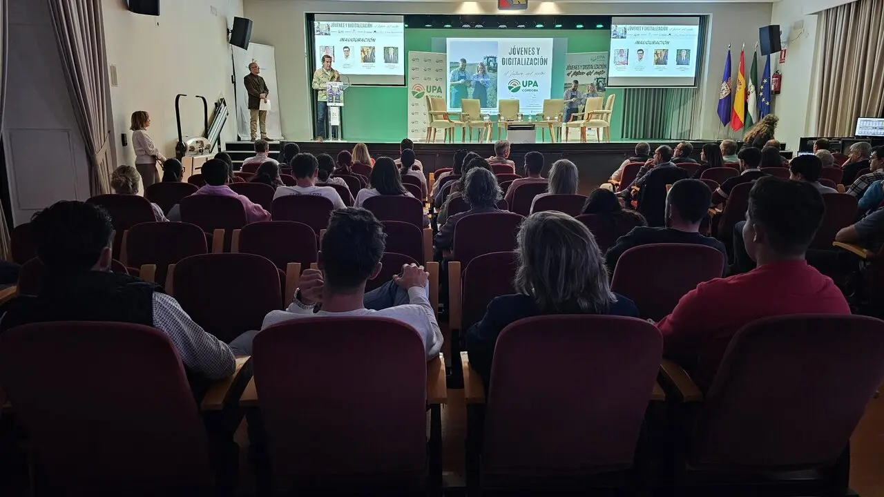Acto de la jornada 'J&oacute;venes y Digitalizaci&oacute;n, el futuro del sector'.