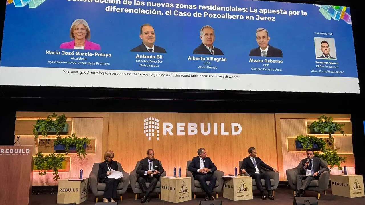 La alcaldesa durante su participaci&oacute;n en la mesa redonda de la Feria Rebuild. |  Jerez.es