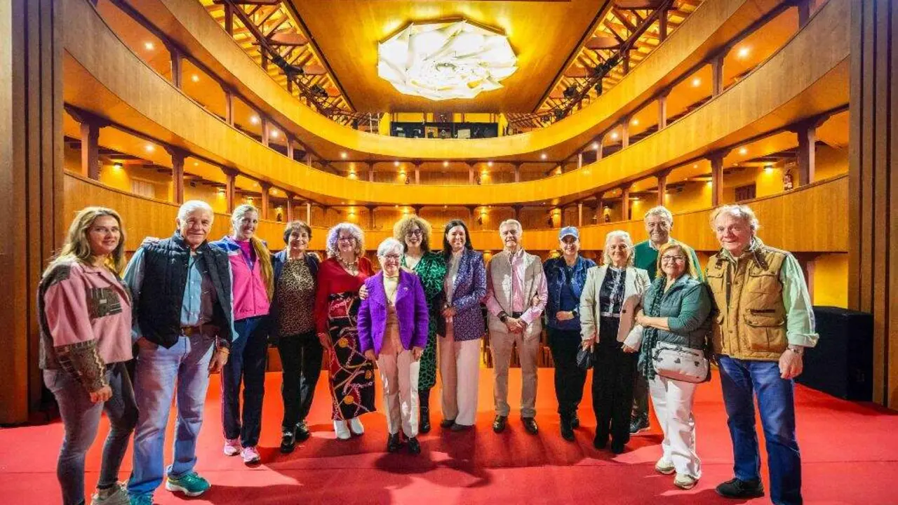 Foto de familia de la presentaci&oacute;n del festival | Ayuntamiento.