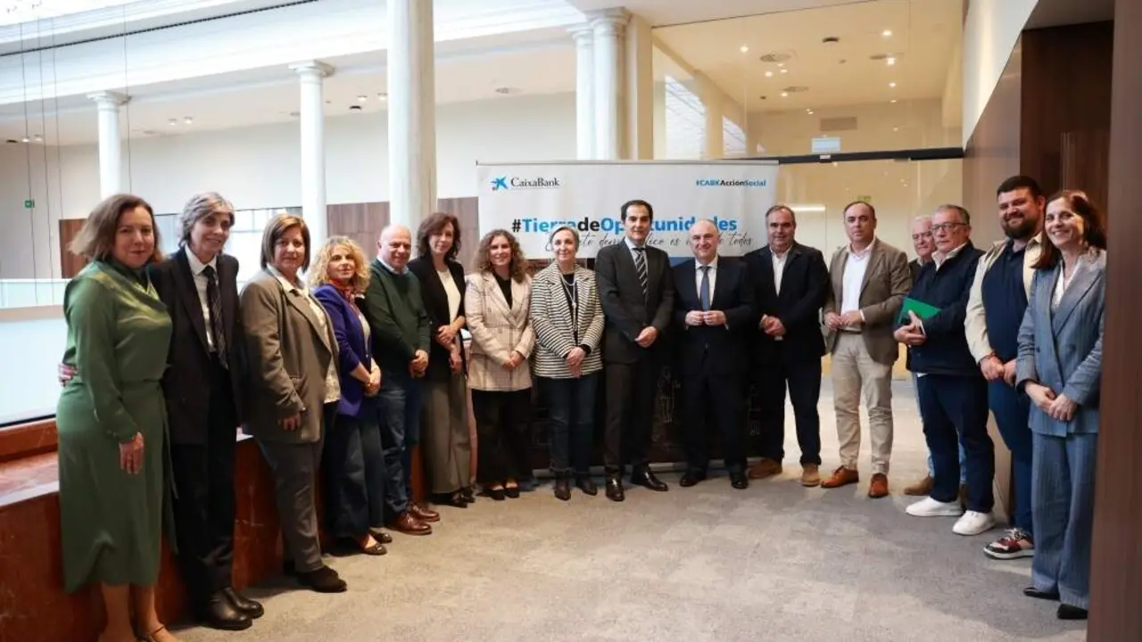 Foto de familia de Juan Ignacio Zafra con los GDR de Andaluc&iacute;a. | Caixabank