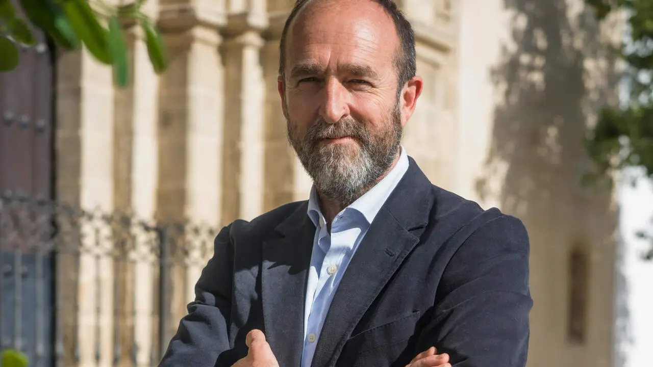 Froil&aacute;n Sol&iacute;s presenta su candidatura
a la Presidencia de la
Uni&oacute;n de Hermandades de Jerez. | Viva
