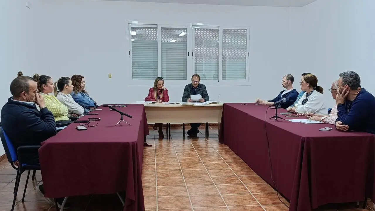 Pleno del Ayuntamiento de Villanueva de la Reina. - Foto: Francisco Mora
