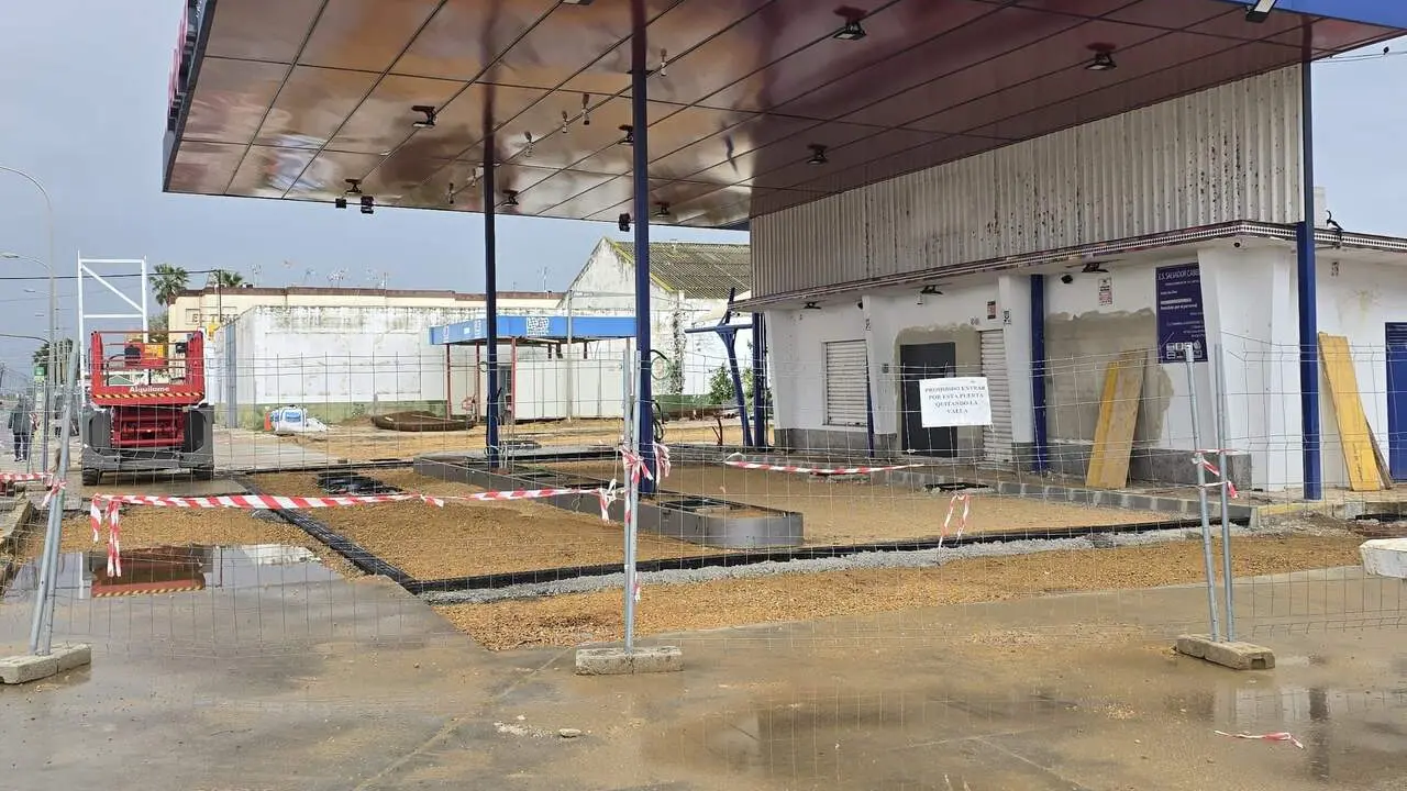 Imagen de la gasolinera foco de la contaminaci&oacute;n de Coria.| ARCHIVO