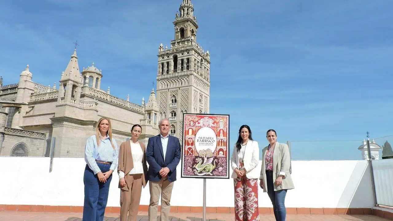 Foto familiar de la presentaci&oacute;n del cartel anunciador de la vig&eacute;simo tercera edici&oacute;n del Mercado Barroco de Olivares.| DIPUTACION