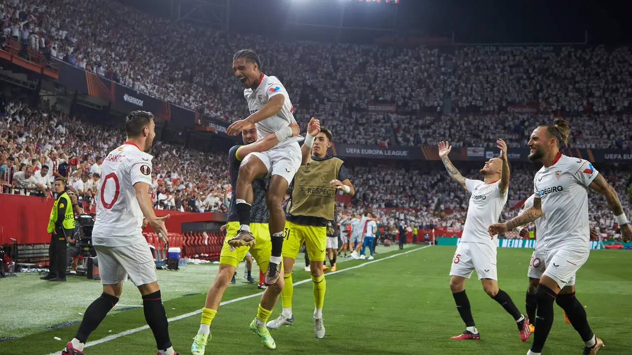 Los jugadores del Sevilla FC celebran el gol ante el Manchester United. | Archivo/EP