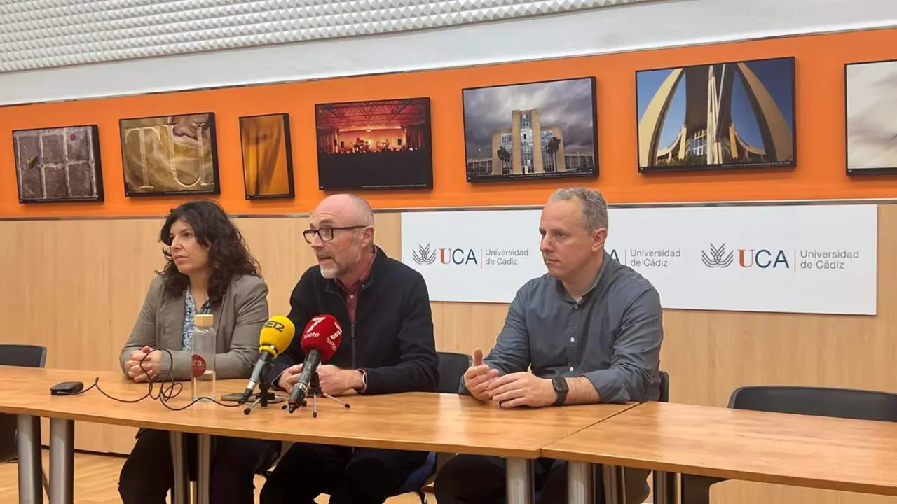 Ester Trigo, Gonzalo S&aacute;nchez y Jes&uacute;s Fern&aacute;ndez, durante la presentaci&oacute;n. / VIVA
