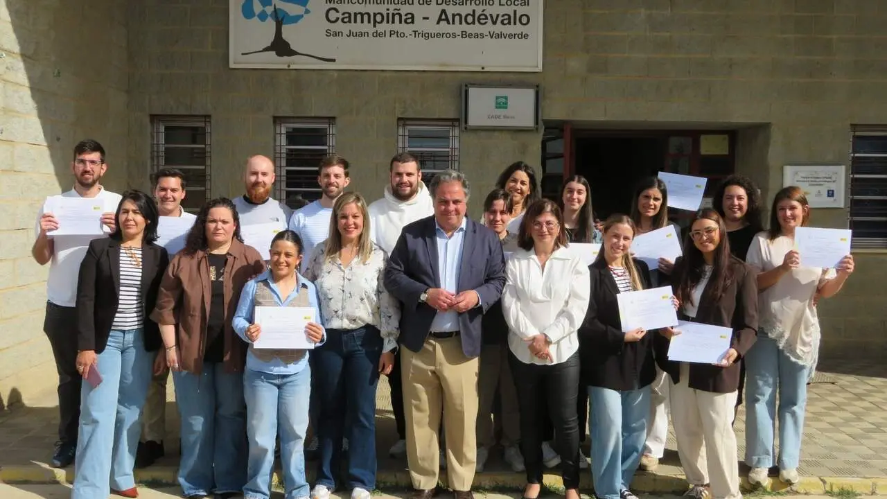 Entrega de diplomas del programa de Empleo y Formaci&oacute;n denominado 'Gesdocencia'. | Junta de Andaluc&iacute;a.