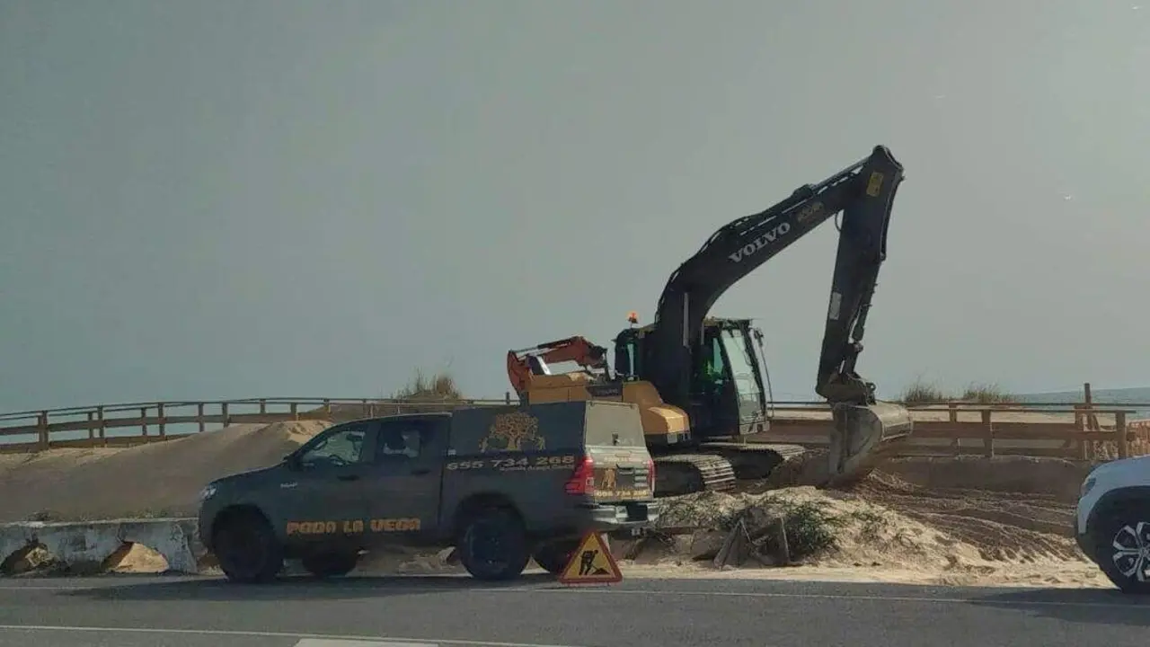 Maquinaria pesada trabajando en Cortadura. | AIG.