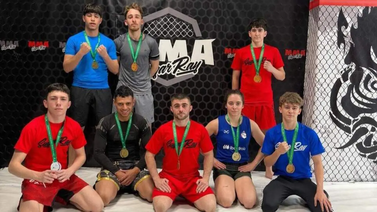 La expedici&oacute;n del Sugar Ray Ja&eacute;n posa con las medallas conseguidas en la &uacute;ltima ronda del Andaluz de MMA. - Foto: Sugar Ray
