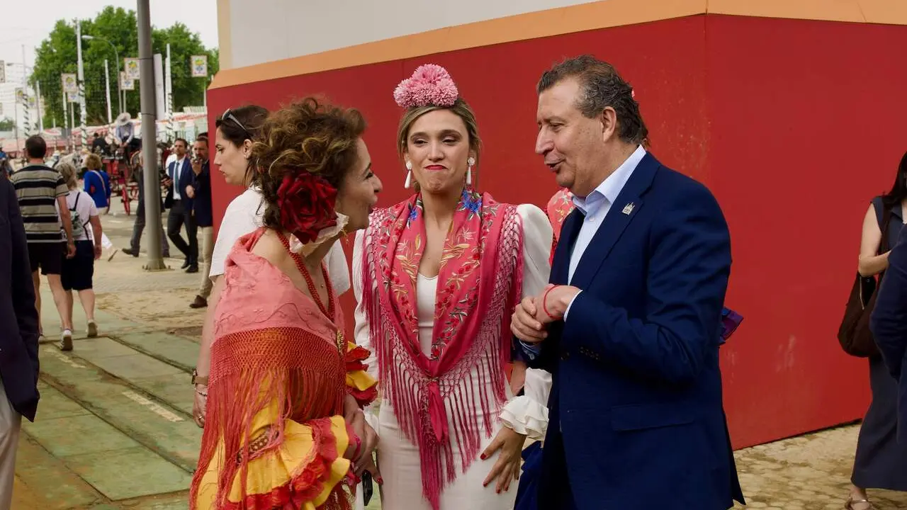 Fern&eacute;ndez con Montero y M&aacute;rquez en la portada. | EP