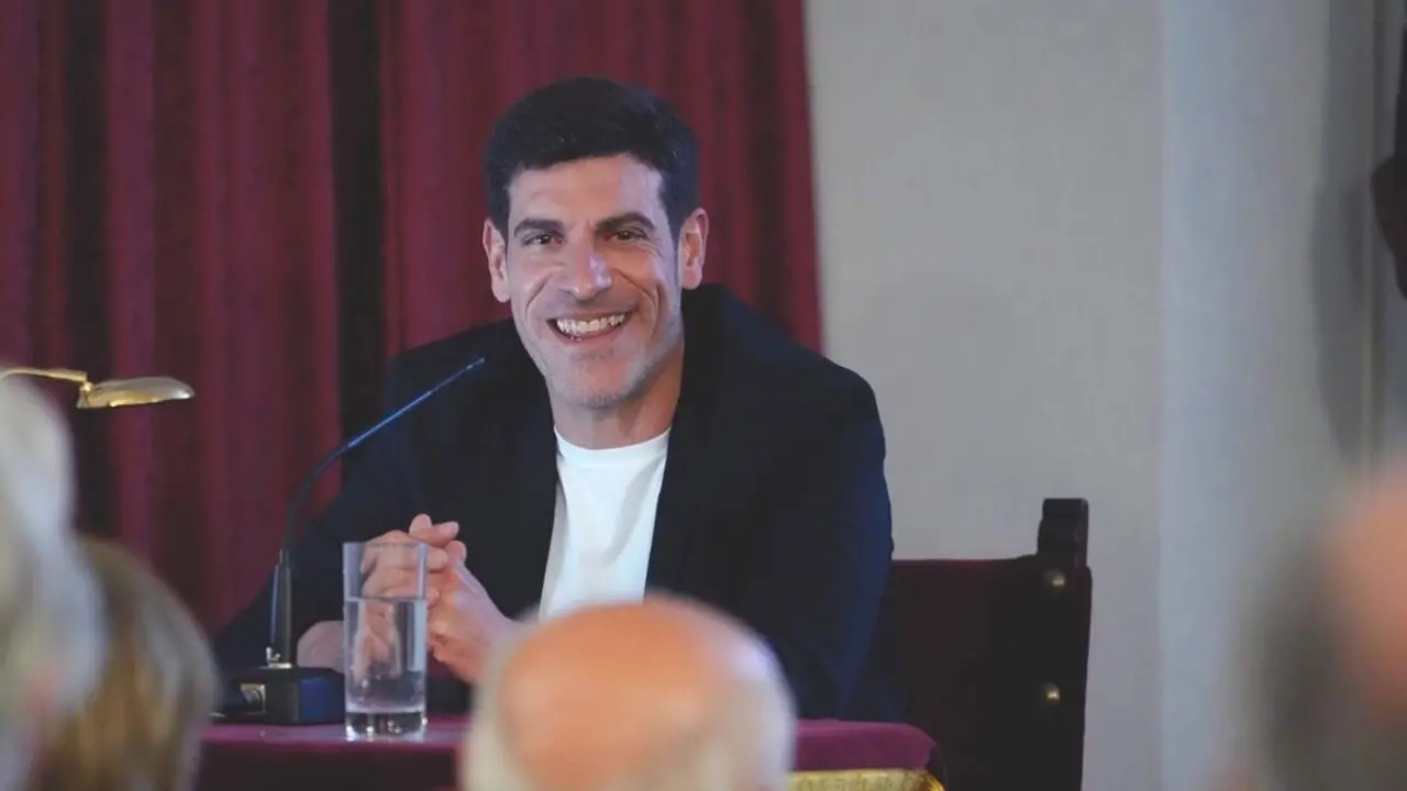 Eduardo Mill&aacute;n durante la conferencia | Academia San Dionisio.