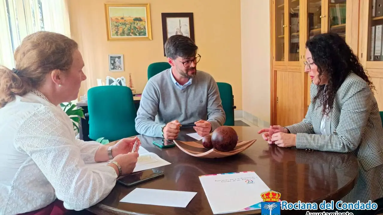 Firma Convenio entre Ayuntamiento y Universidad. | Ayto. Rociana del Condado.